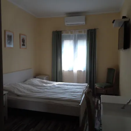 Arnyas Park Apartmanhaz ベッド・アンド・ブレックファスト