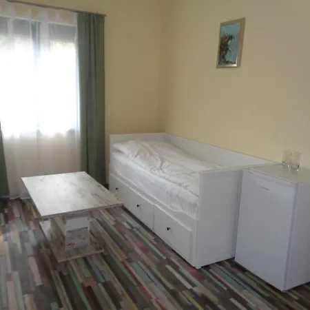 Arnyas Park Apartmanhaz ベッド・アンド・ブレックファスト