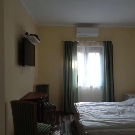 ベッド・アンド・ブレックファスト Arnyas Park Apartmanhaz Balatonalmádi
