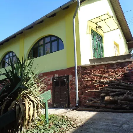 árnyas Park Apartmanház * Balatonalmádi