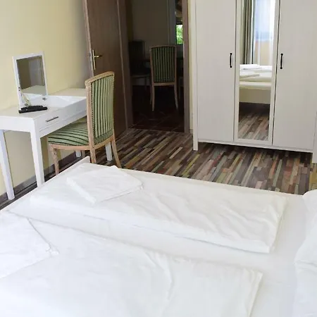 Bed & Breakfast árnyas Park Apartmanház Balatonalmádi