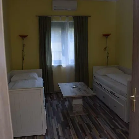 árnyas Park Apartmanház *