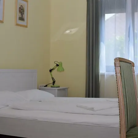 Arnyas Park Apartmanhaz ベッド・アンド・ブレックファスト *