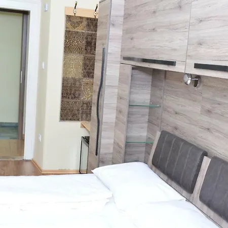 ベッド・アンド・ブレックファスト Arnyas Park Apartmanhaz *