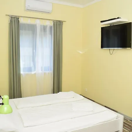 Arnyas Park Apartmanhaz ベッド・アンド・ブレックファスト Balatonalmádi