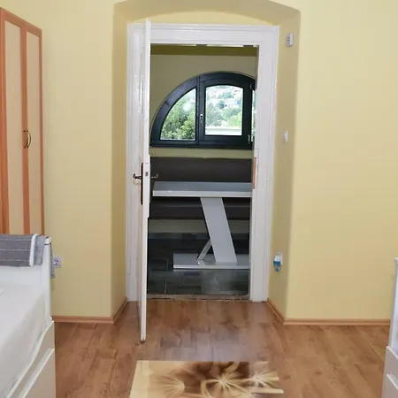 Arnyas Park Apartmanhaz ベッド・アンド・ブレックファスト Balatonalmádi