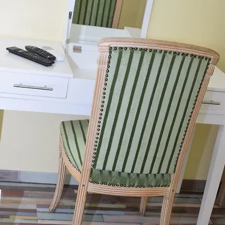 ベッド・アンド・ブレックファスト Arnyas Park Apartmanhaz Balatonalmádi
