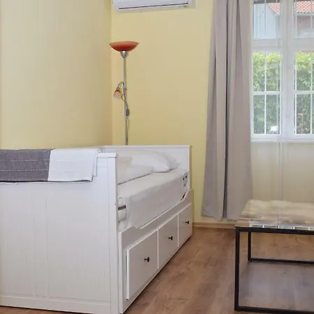 ベッド・アンド・ブレックファスト Arnyas Park Apartmanhaz *
