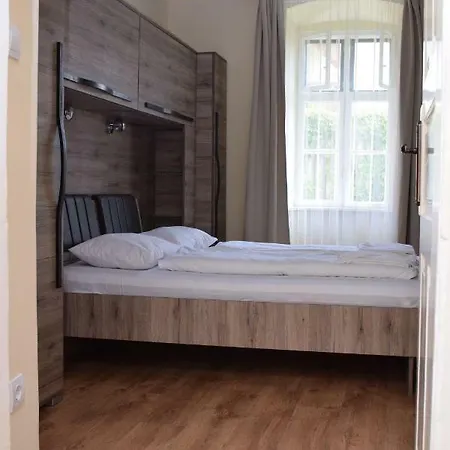 ベッド・アンド・ブレックファスト Arnyas Park Apartmanhaz Balatonalmádi