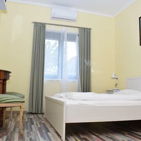 árnyas Park Apartmanház *