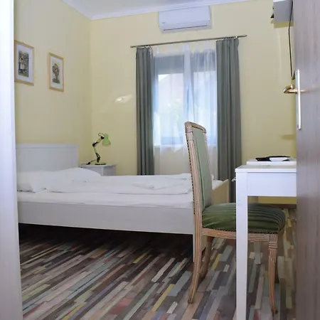 árnyas Park Apartmanház *