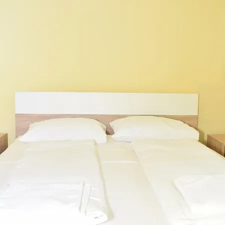 árnyas Park Apartmanház *