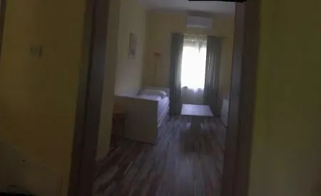 Arnyas Park Apartmanhaz ベッド・アンド・ブレックファスト *