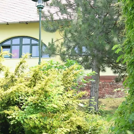 árnyas Park Apartmanház